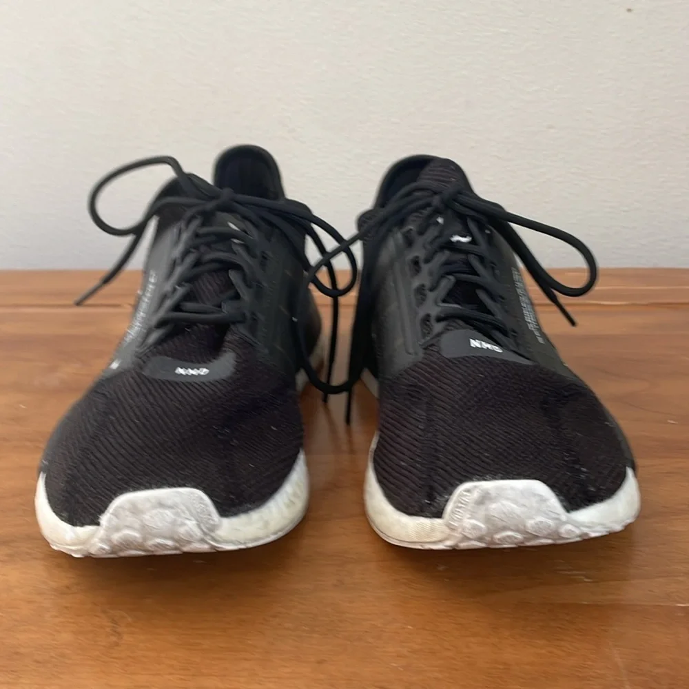 Adidas NMD R1 V2 Shoes Size 10